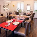Otel De Paris