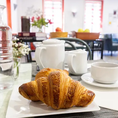 De Paris Hotel 3*
